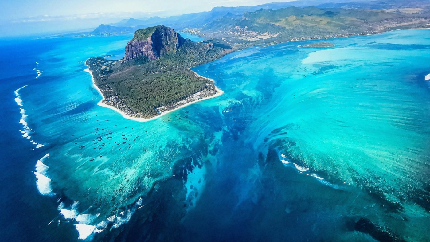 Mauritius Underwater Waterfall